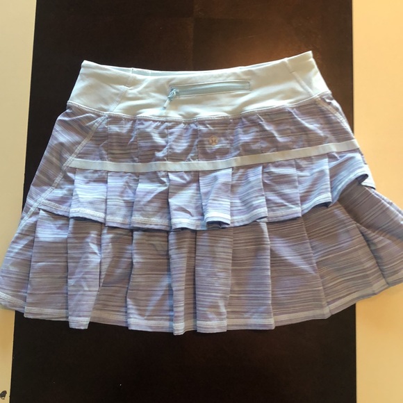 Lululemon womens size 4 blue tennis skirt - Picture 2 of 3
